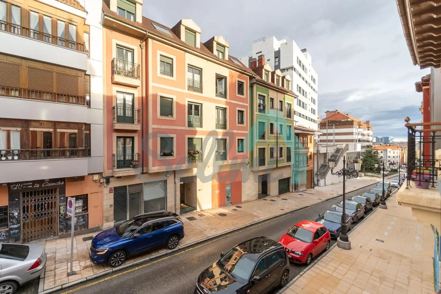Außenansicht von Wohnung zur untervermieten in Oviedo  mit Klimaanlage, Heizung und Privatgarten