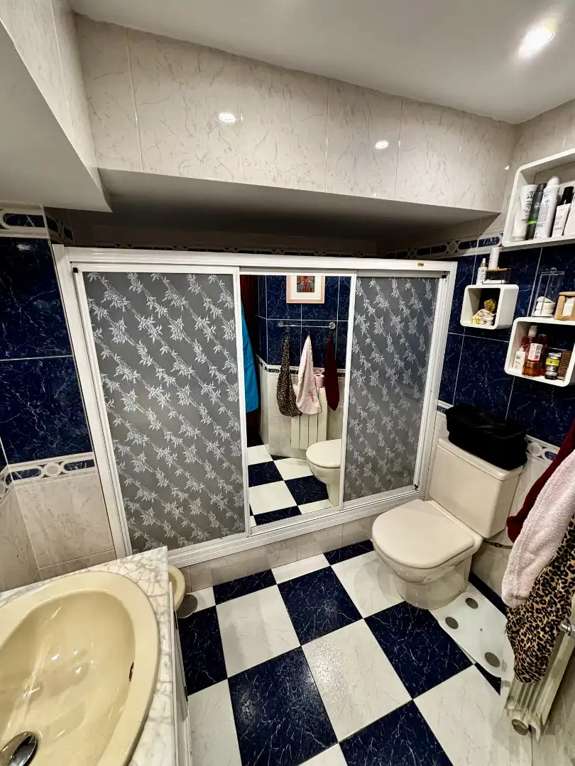 Badezimmer von Maisonette zum Verkauf in Pinto mit Klimaanlage, Heizung und Parkett