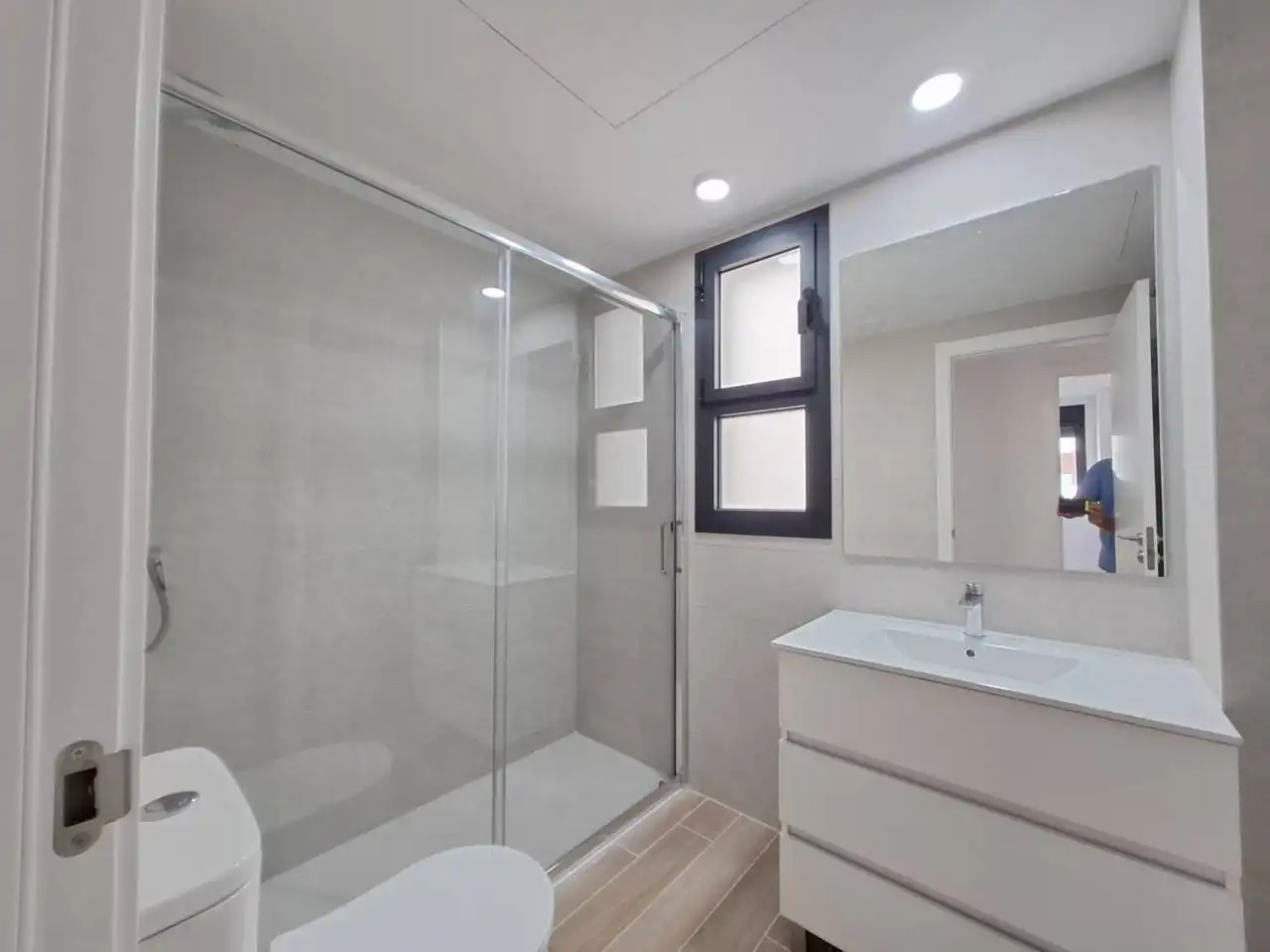Bathroom of Flat for rent in Madrid  with Air Conditioner, Heating and Terrace