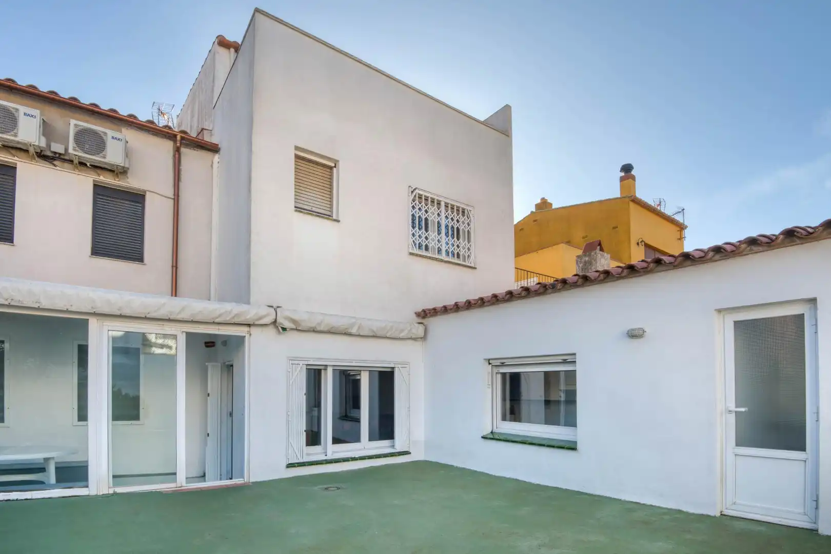 Vista exterior de Casa adosada en venda en Palafrugell amb Calefacció i Terrassa