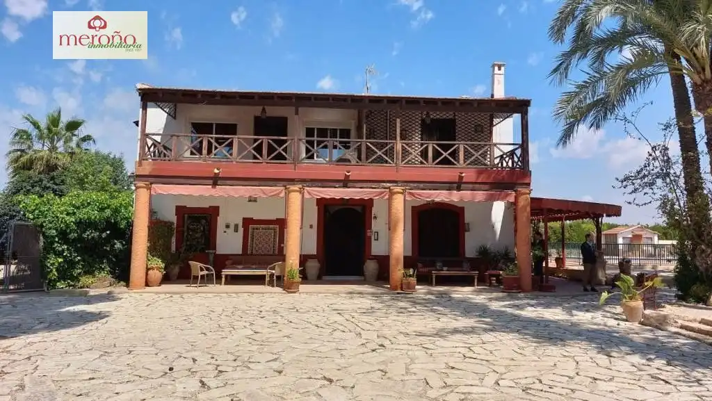 Vista exterior de Casa o xalet en venda en Elche / Elx amb Aire condicionat, Jardí privat i Terrassa