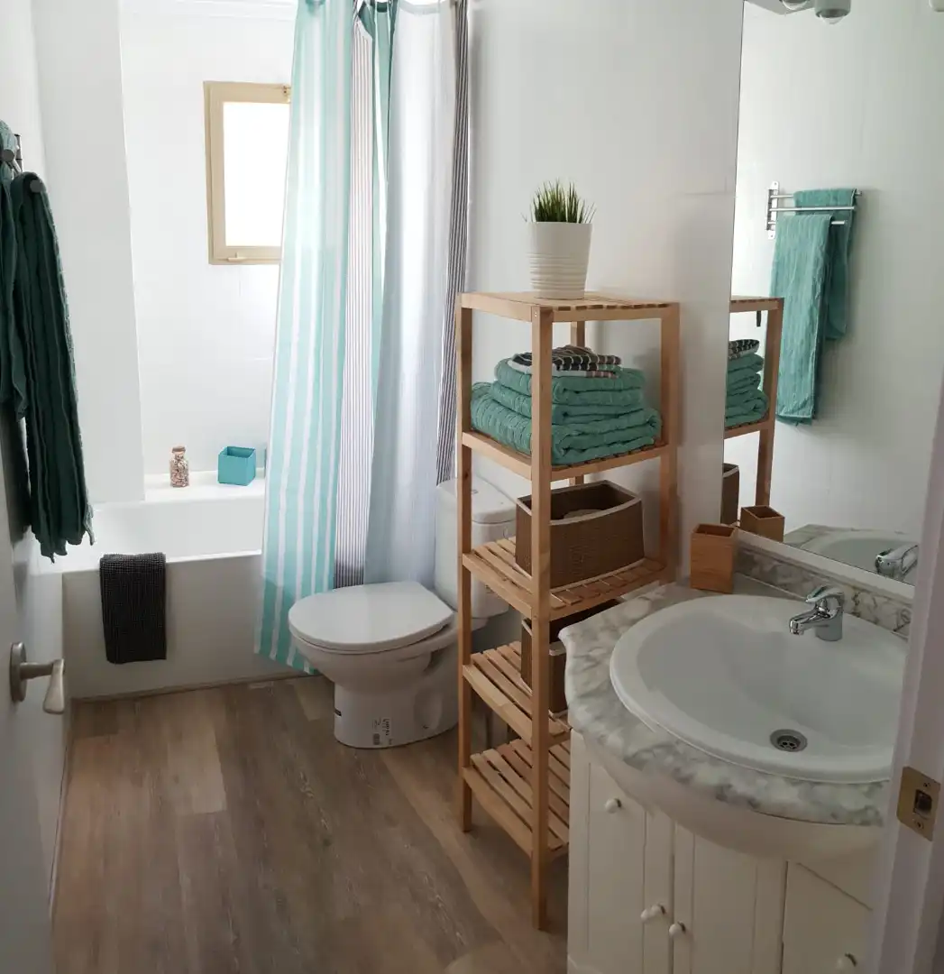 Badezimmer von Wohnung zum Verkauf in Santa Pola mit Parkett, Terrasse und Möbliert