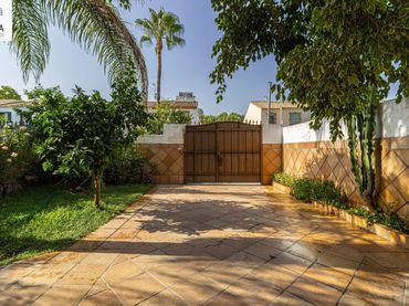 Maison jumelée avec balcon à vendre à El Retiro - Parque Atlántico - Ronda este