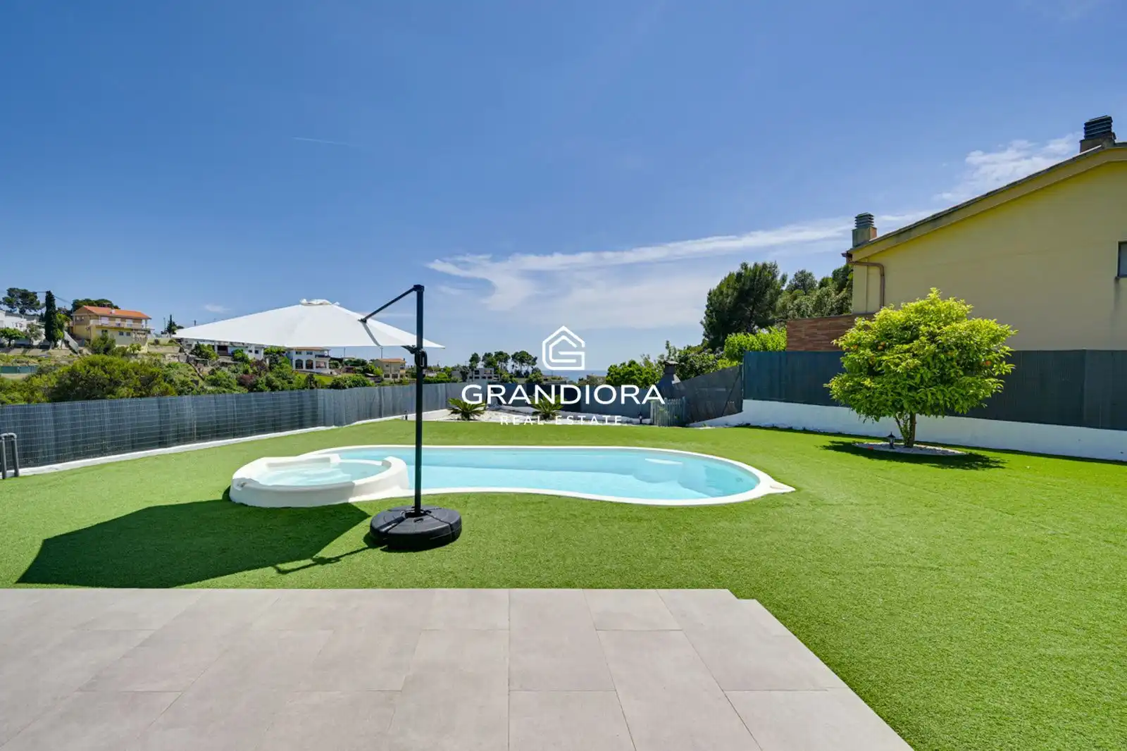 Piscina de Casa o xalet en venda en Santa Susanna amb Aire condicionat, Terrassa i Traster