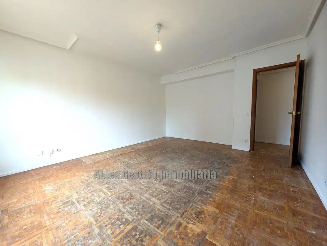 Piso en venta en Oviedo  con Calefacción, Parquet y Terraza