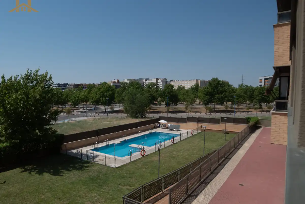Piscina de Piso en venta en Leganés con Aire acondicionado, Calefacción y Terraza