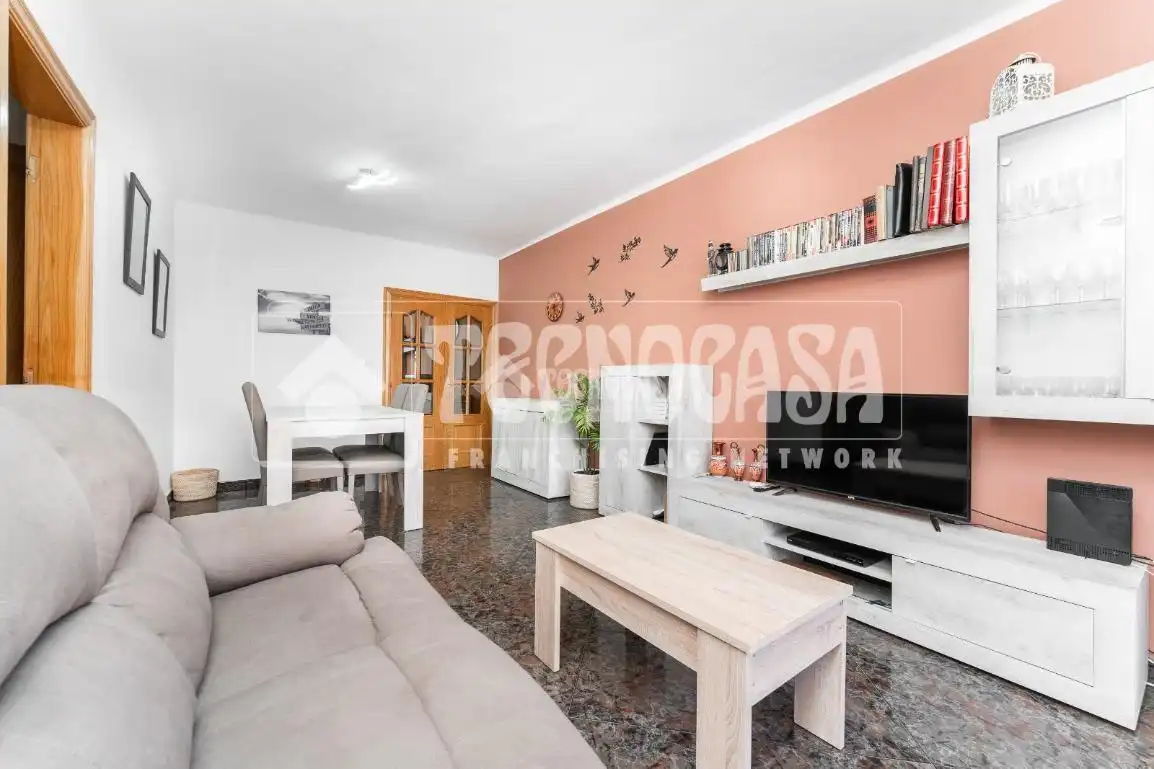 Sala d'estar de Pis en venda en Sant Joan Despí amb Aire condicionat, Terrassa i Balcó