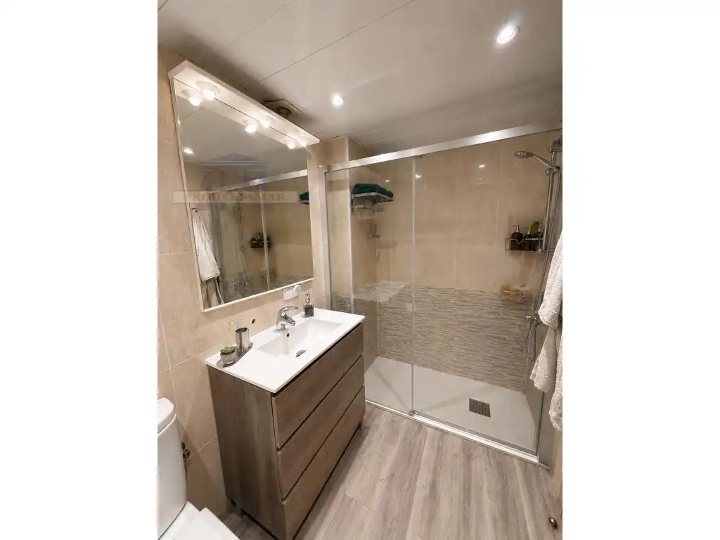 Baño de Apartamento en venta en L'Ampolla con Aire acondicionado, Amueblado y Horno