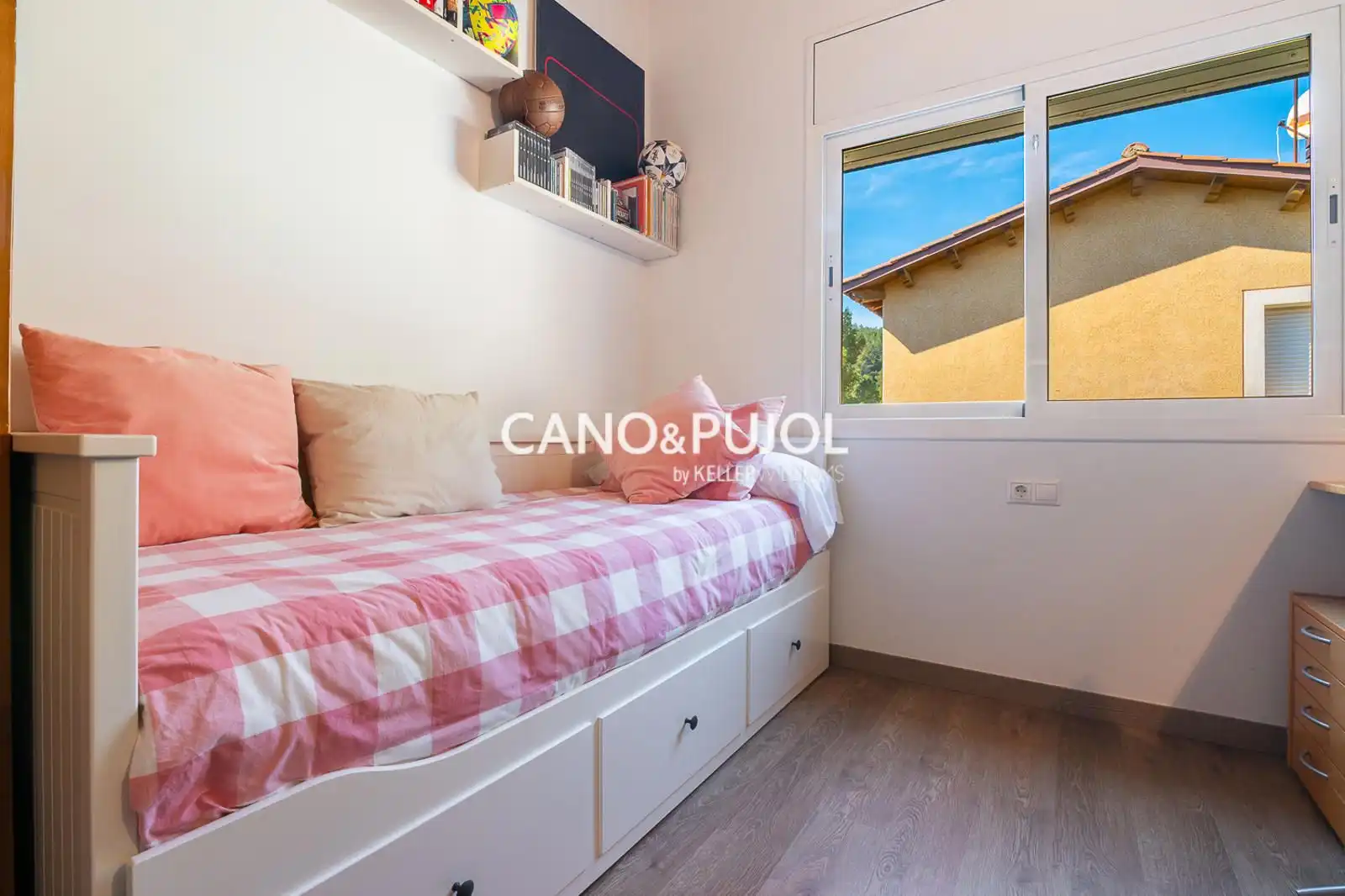 Habitación de Casa o chalet en venta en Corbera de Llobregat con Calefacción, Terraza y Trastero