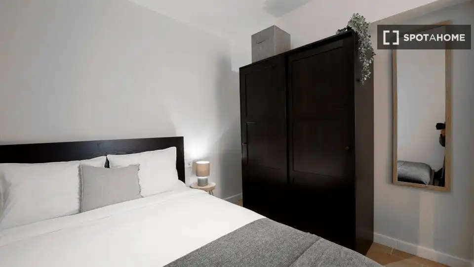 Schlafzimmer von Wohnung zur Miete in Valencia mit Klimaanlage, Heizung und Möbliert