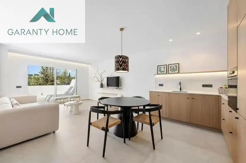 Sala de estar de Ático en venta en Marbella con Aire acondicionado, Terraza y Piscina comunitaria