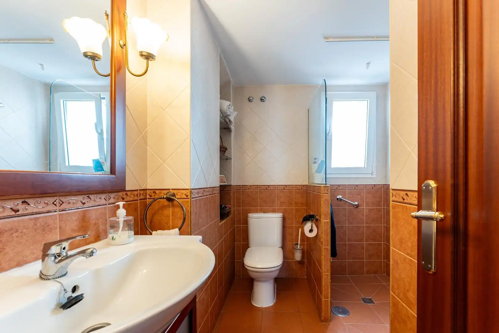 Bathroom of Flat for sale in Málaga  with Air Conditioner and Heating