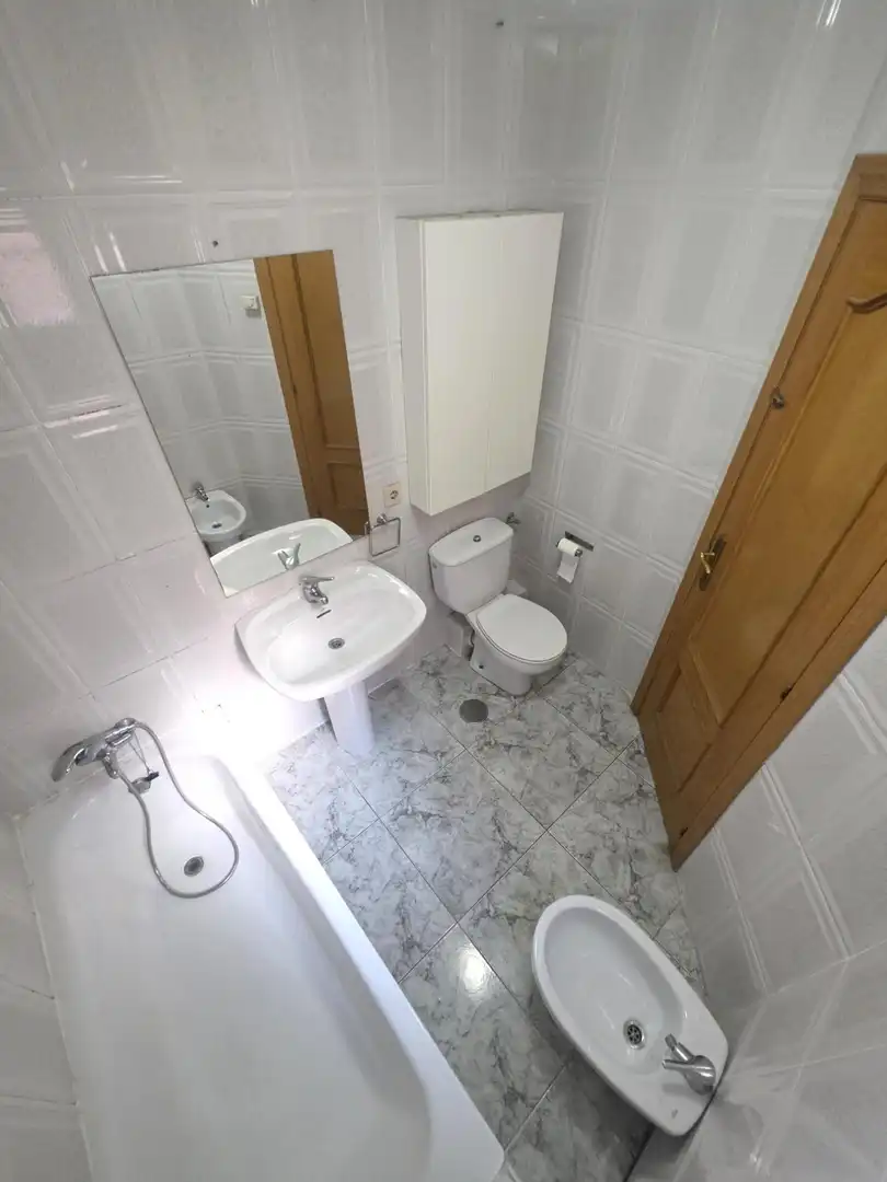 Bathroom of Flat for sale in Valdemoro  with Air Conditioner and Heating
