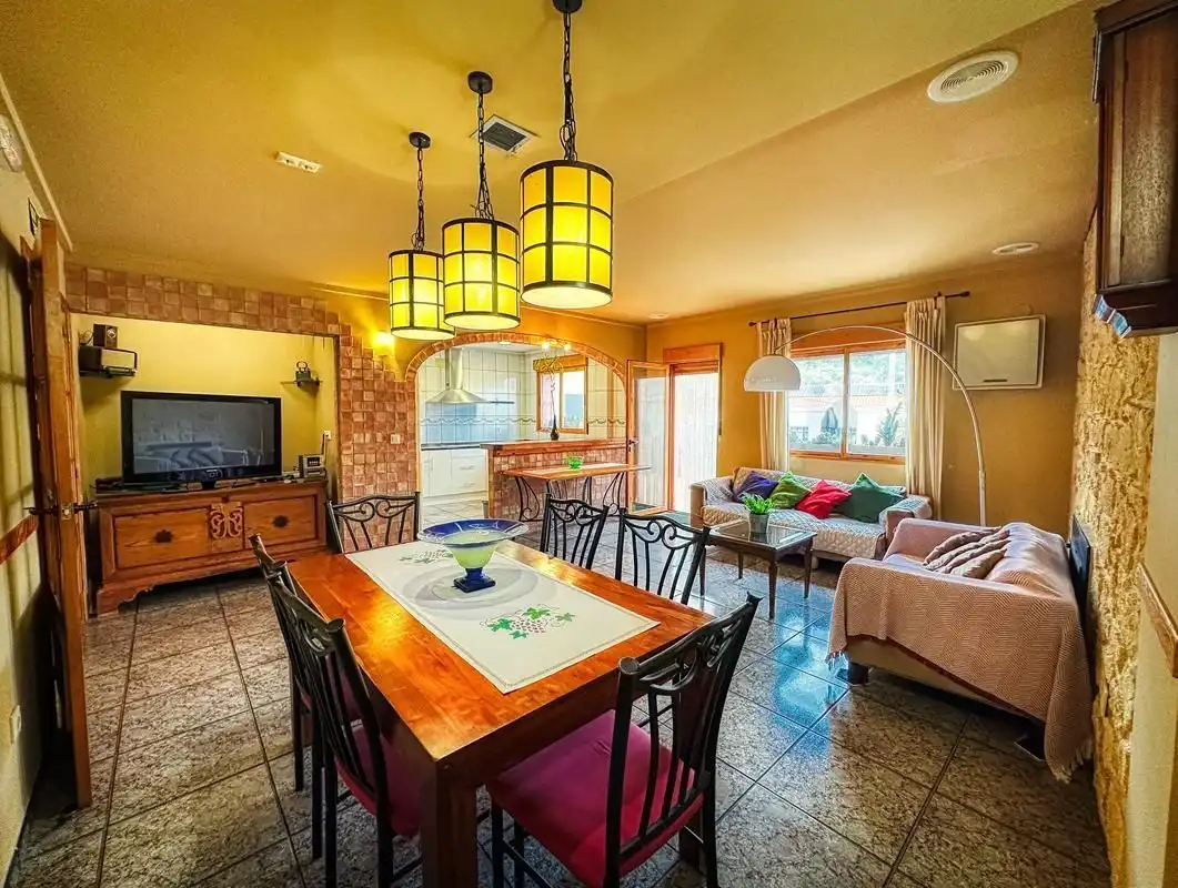 Comedor de Casa o chalet en venta en La Vall de Laguar con Aire acondicionado, Calefacción y Jardín privado