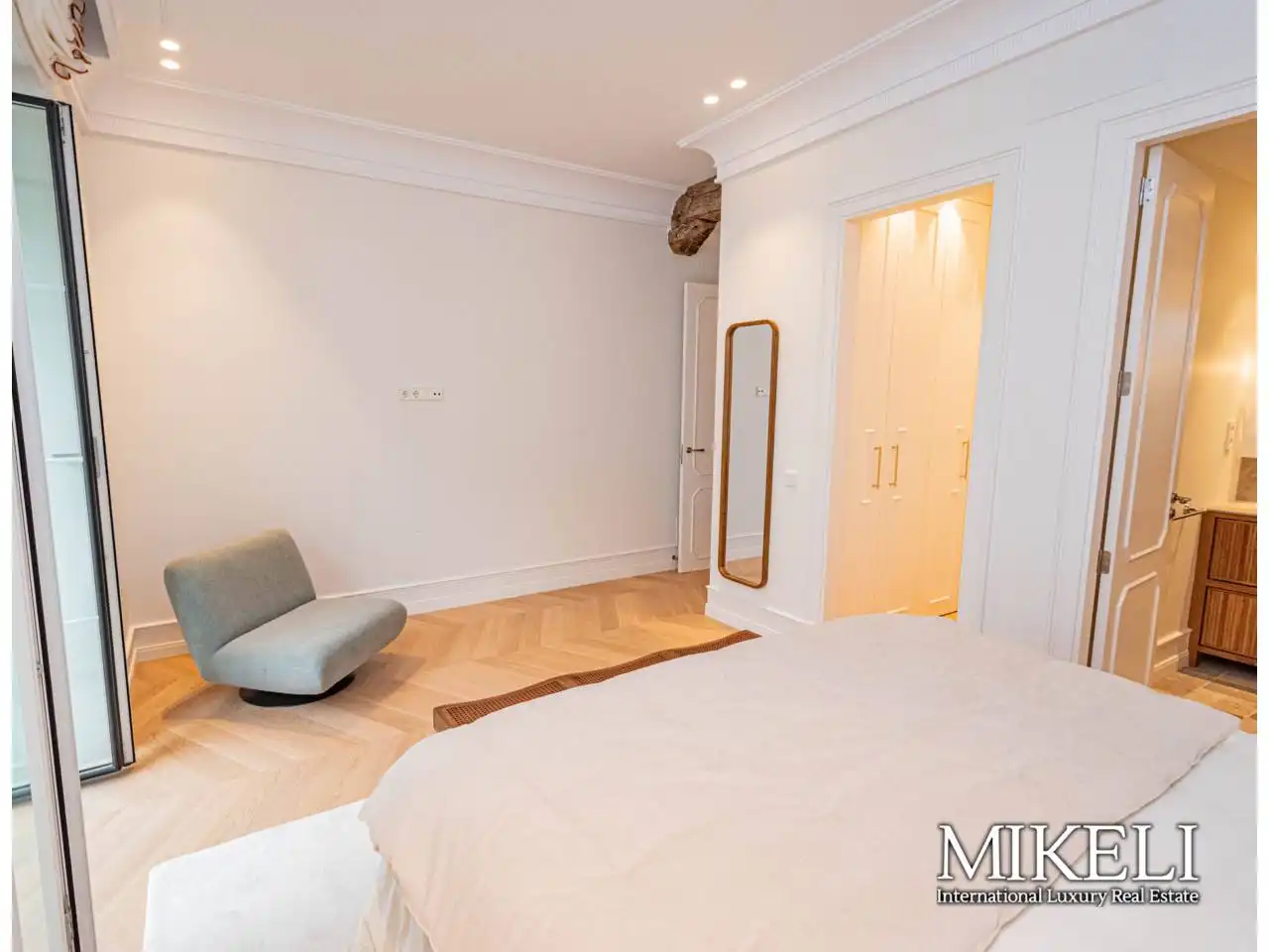 Schlafzimmer von Wohnung zur Miete in Santander mit Heizung, Möbliert und Balkon