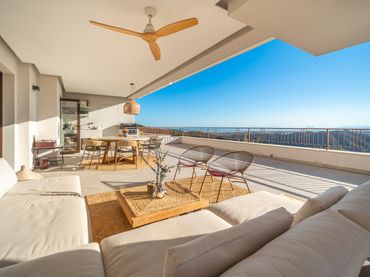 Apartamento con balcón en venta en Istán