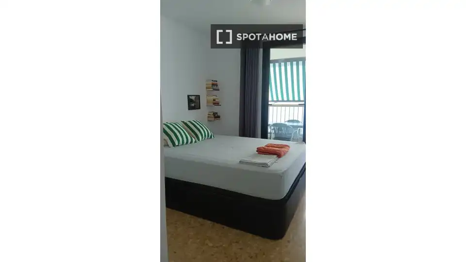 Habitación de Piso de alquiler en Xàtiva con Aire acondicionado, Calefacción y Amueblado