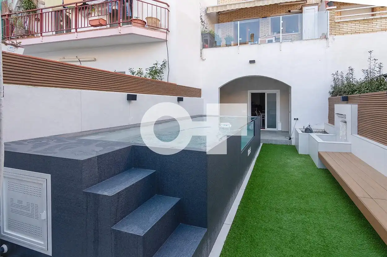 Terrassa de Casa adosada en venda en Castelldefels amb Aire condicionat, Jardí privat i Parquet