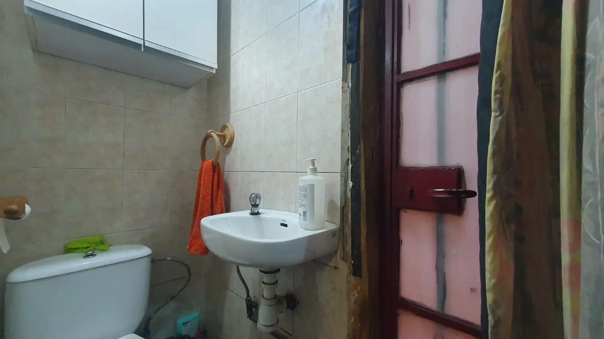 Bany de Local en venda en Madrid amb Calefacció