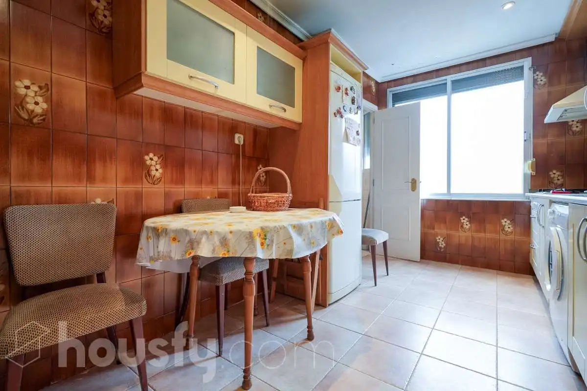 Cuina de Pis en venda en Madrid amb Calefacció, Parquet i Terrassa