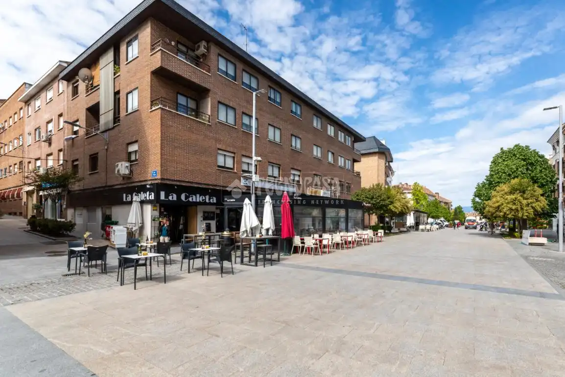 Außenansicht von Wohnung zum Verkauf in Las Rozas de Madrid mit Klimaanlage, Heizung und Terrasse