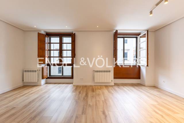 Piso en Alquiler en Carrera de San Jerónimo en Cortes - Huertas