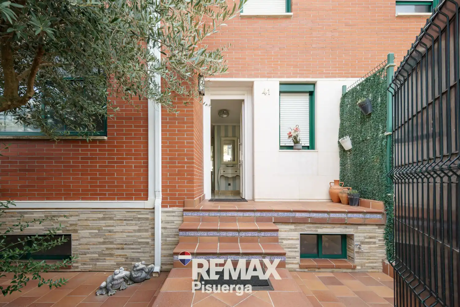 Villa mit Pool zum Verkauf in Calle José María Castilviejo 41, imagen 3