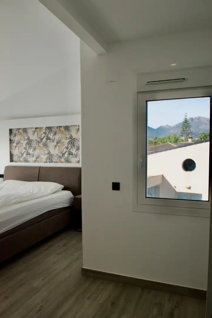Dormitori de Casa o xalet en venda en L'Alfàs del Pi amb Aire condicionat, Calefacció i Jardí privat