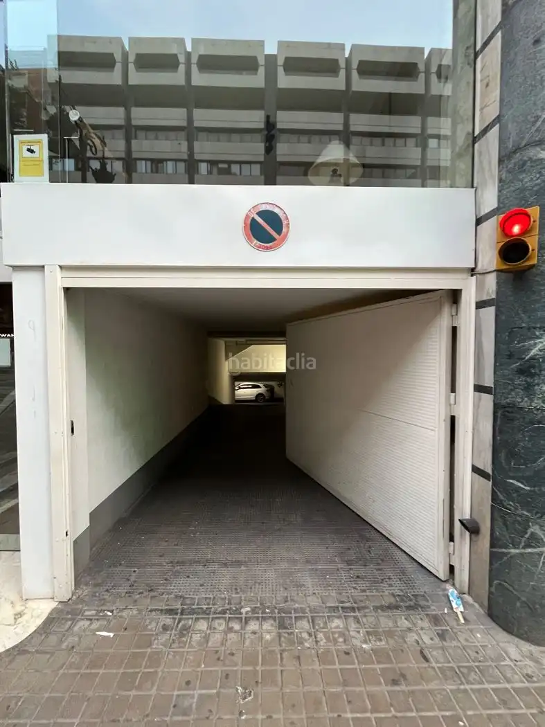 Individual to rent in Carrer de Colón 8, imagen 4