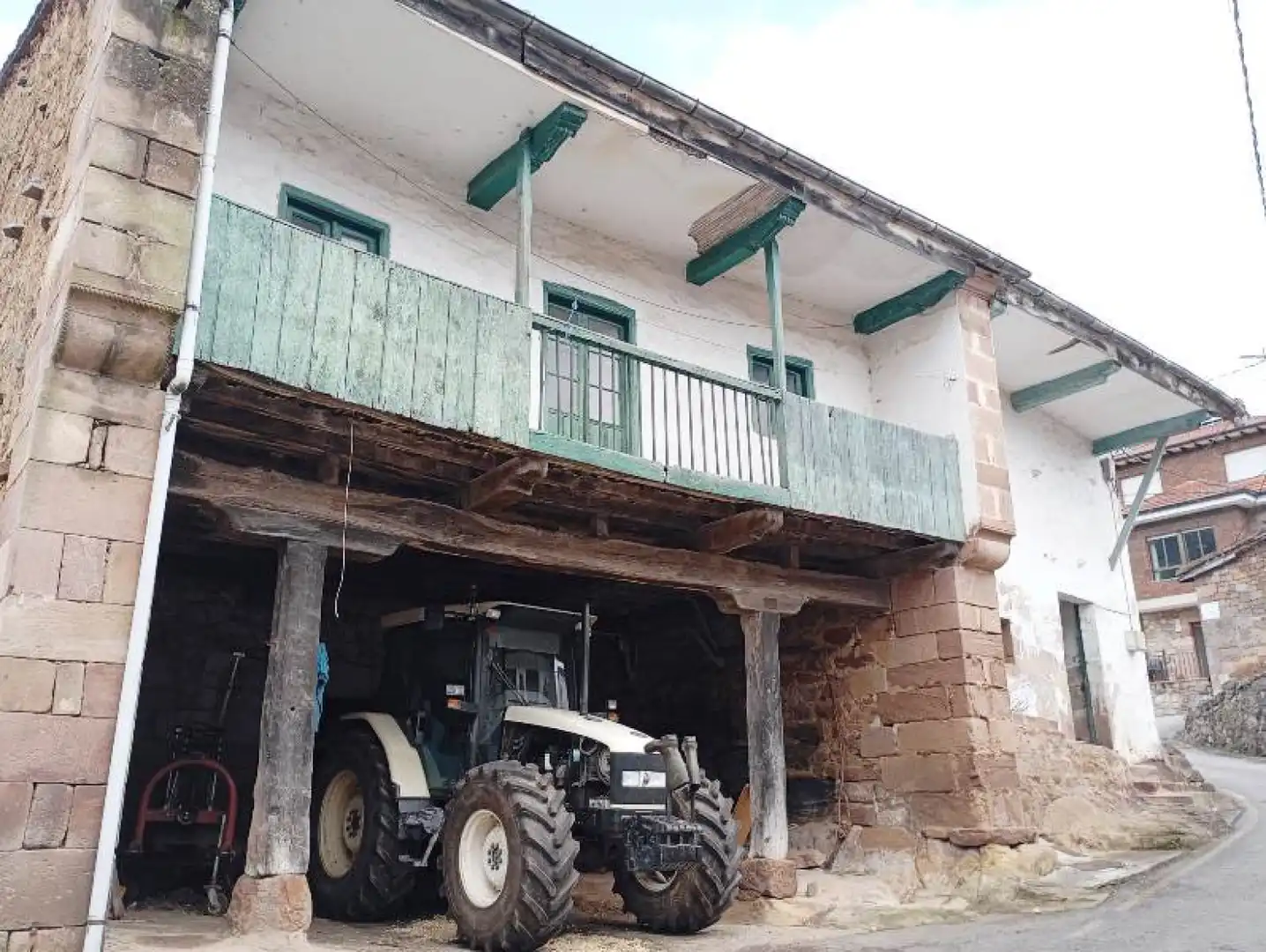Vista exterior de Casa o xalet en venda en Cartes amb Jardí privat, Traster i Balcó