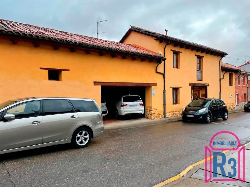 Parking de Casa o chalet en venta en San Andrés del Rabanedo con Calefacción y Amueblado