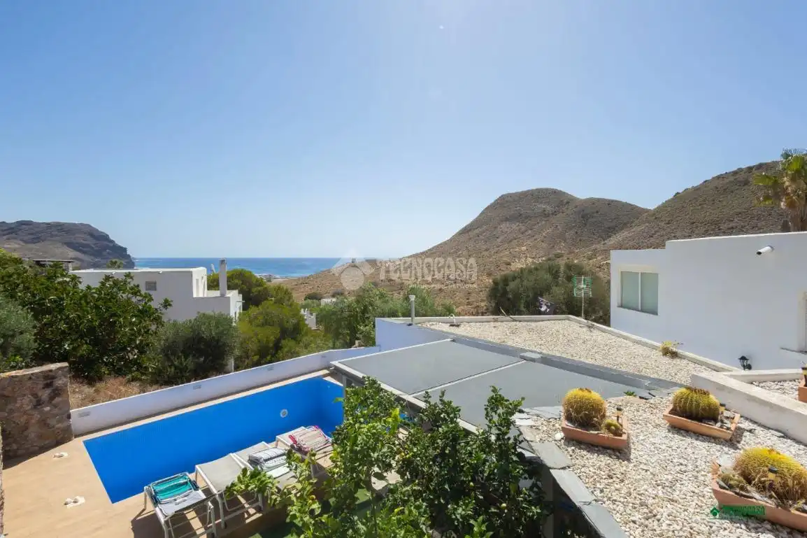 Vista exterior de Casa o xalet en venda en Níjar amb Piscina i Moblat