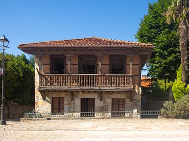 Casa amb balcó en venda a Santillana del Mar - CL DORAT 7