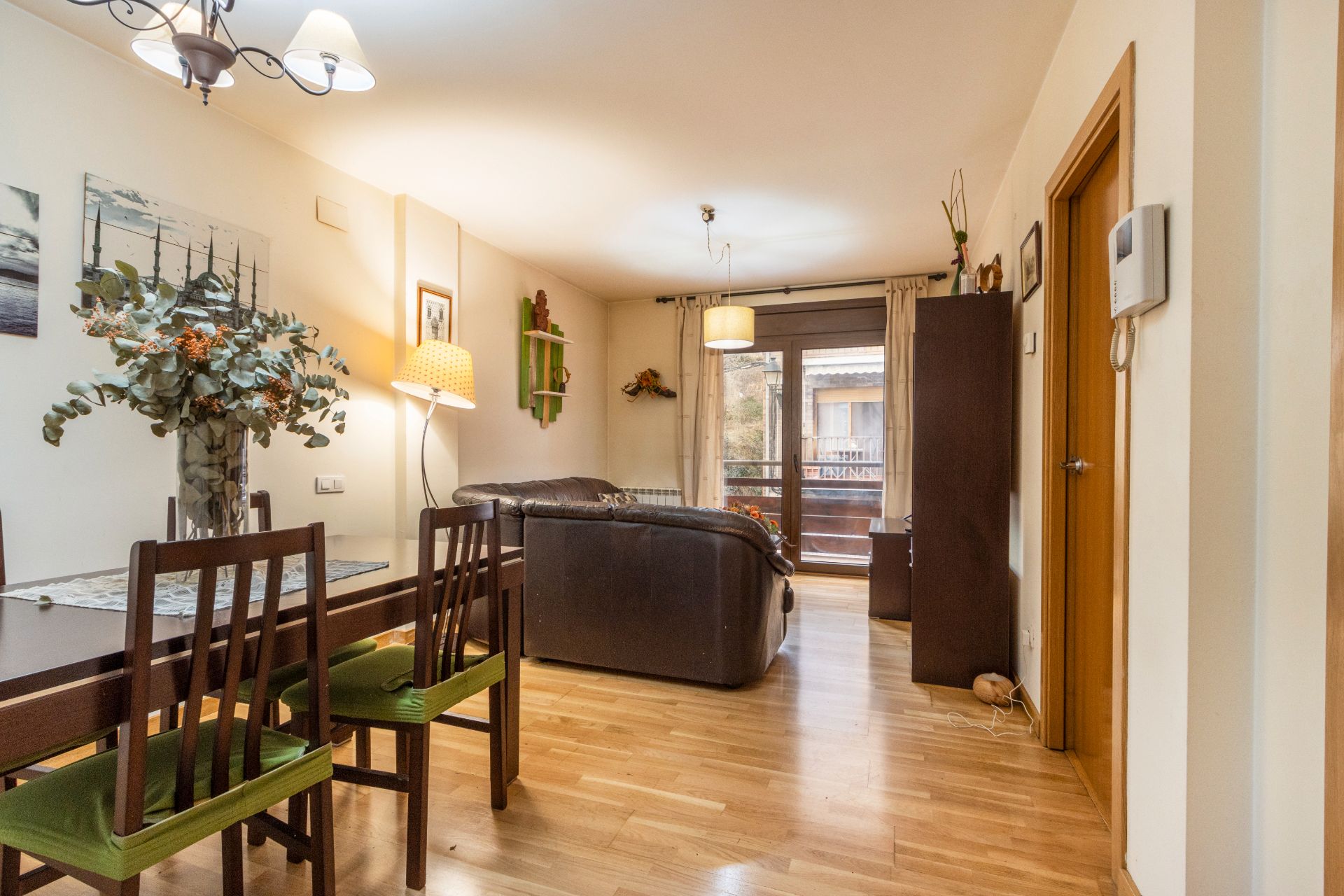 Sala de estar de Piso en venta en El Pont de Suert con Calefacción, Parquet y Balcón