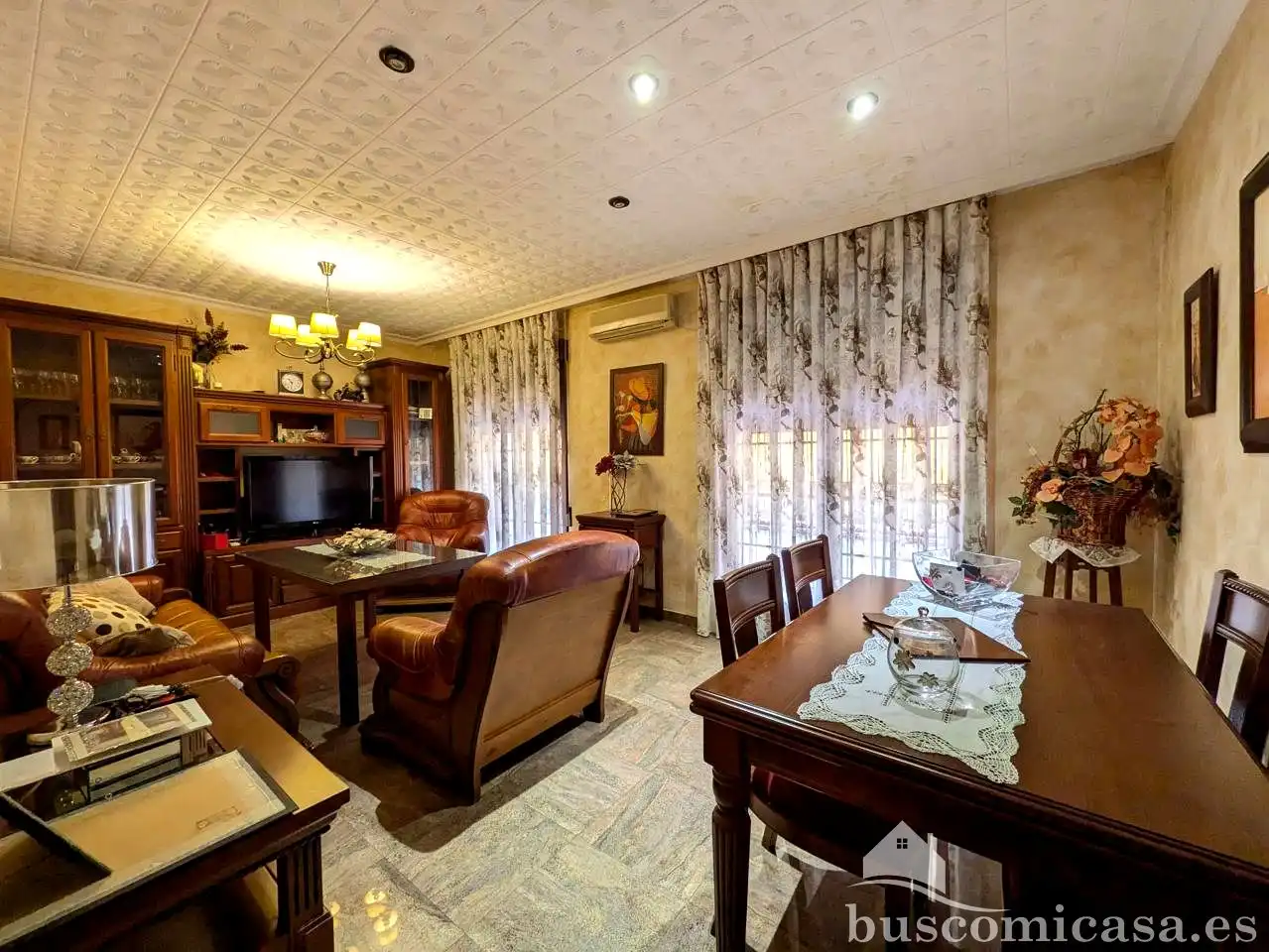 Sala d'estar de Casa o xalet en venda en Linares amb Aire condicionat, Terrassa i Balcó