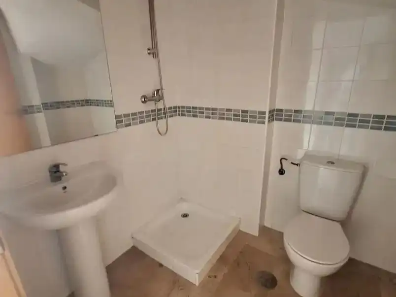 Bany de Casa o xalet en venda en Bollullos de la Mitación amb Terrassa i Balcó