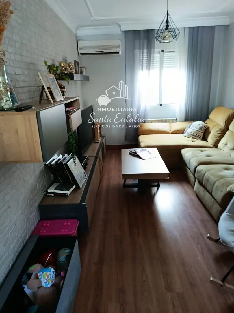 Sala de estar de Casa adosada en venta en Malpartida de Cáceres con Aire acondicionado, Calefacción y Parquet