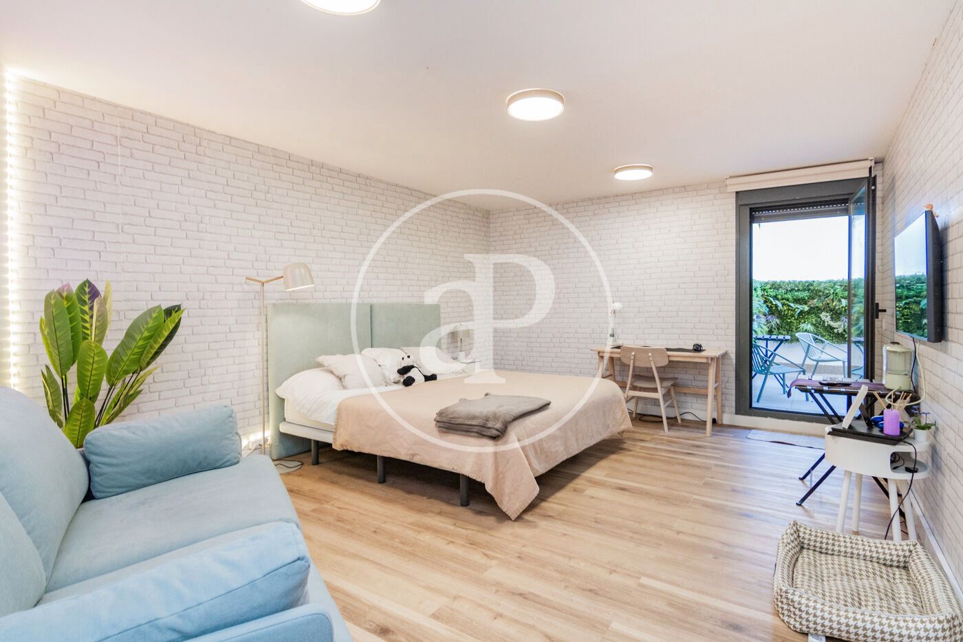 Dormitori de Casa adosada en venda en  Madrid Capital amb Aire condicionat, Calefacció i Jardí privat
