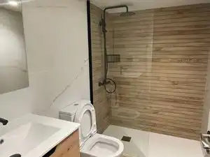Bany de Apartament en venda en Gijón  amb Calefacció i Forn