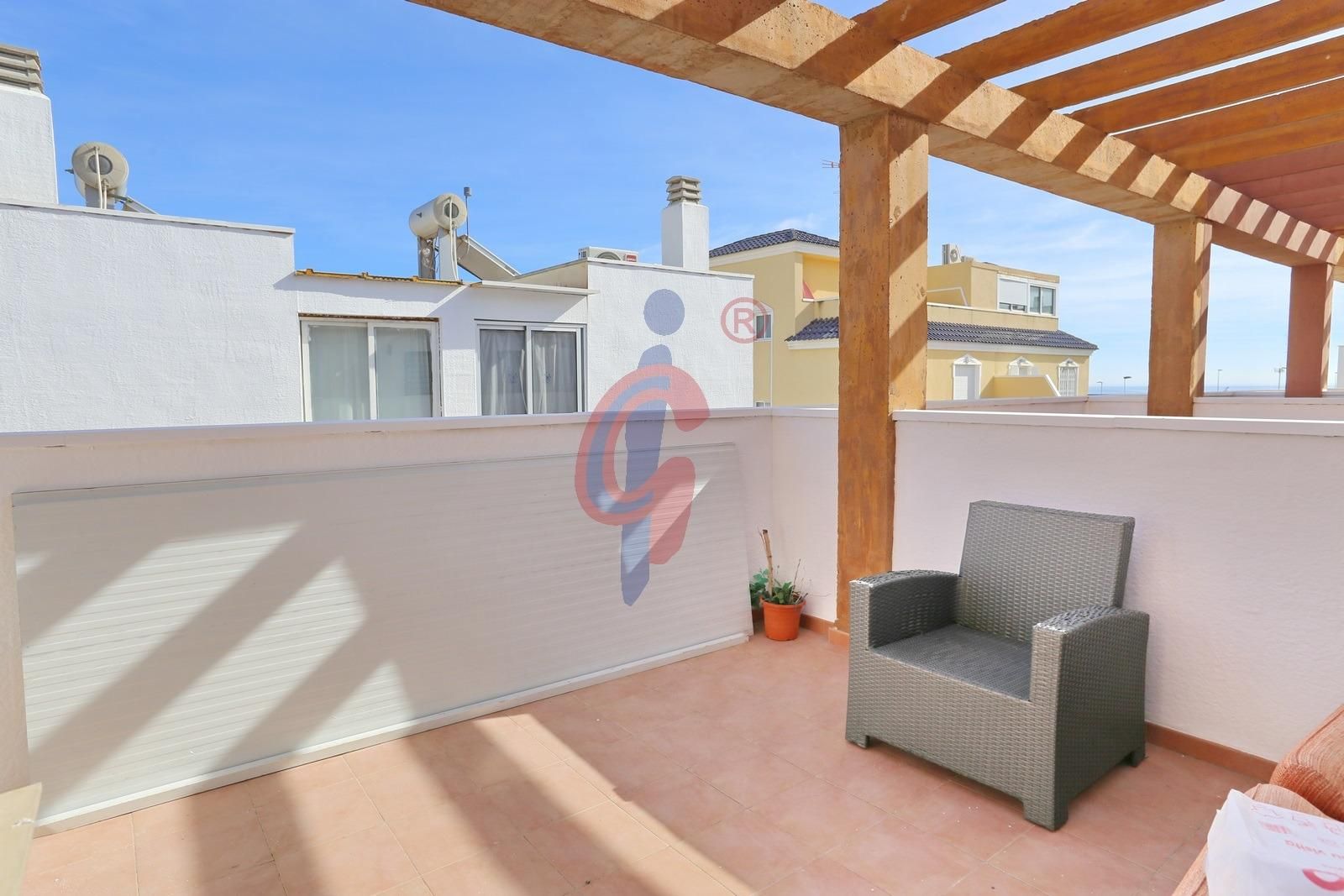 Terrassa de Casa adosada en venda en Guardamar del Segura amb Aire condicionat, Terrassa i Piscina comunitària