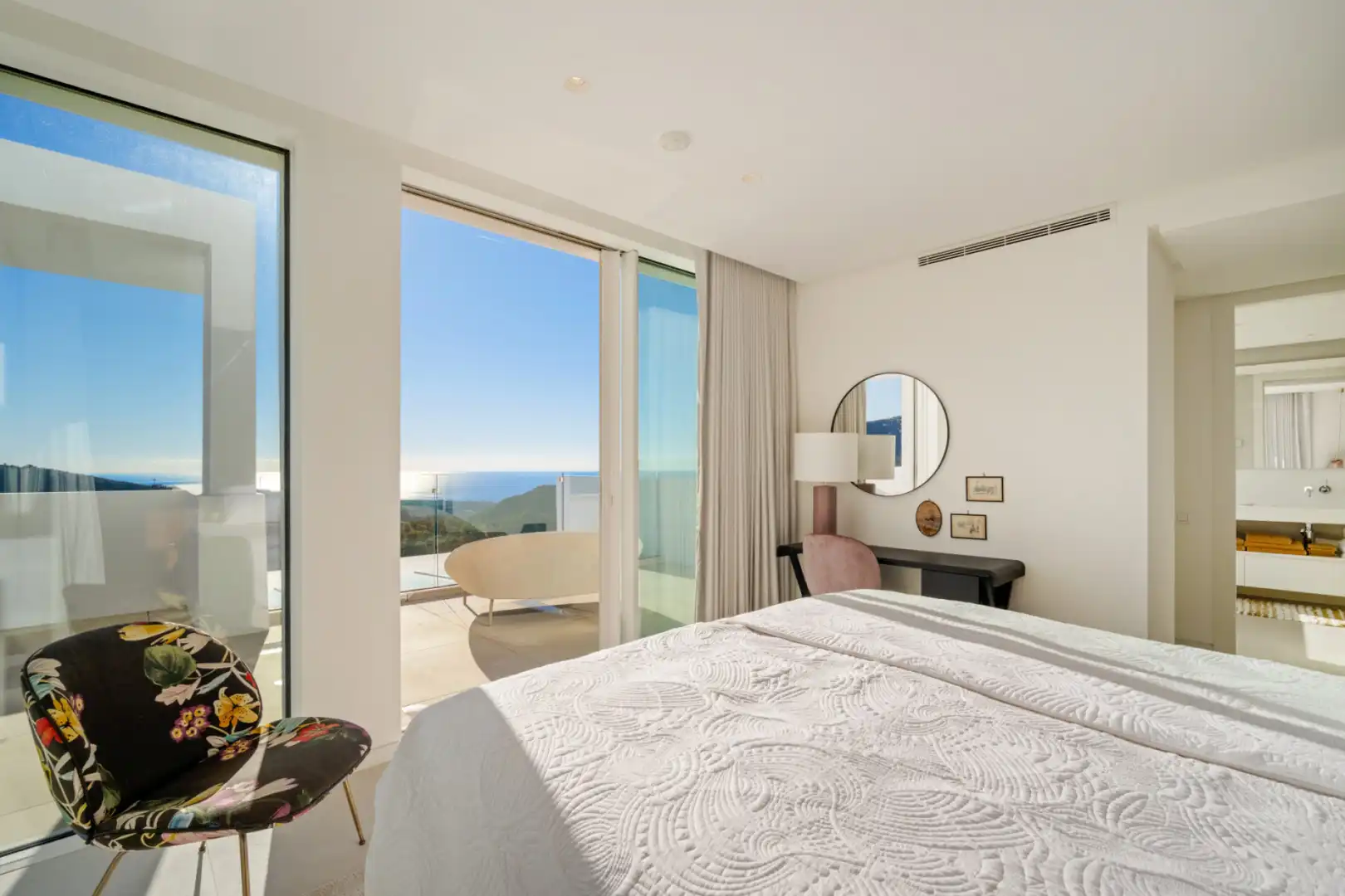 Habitación de Ático en venta en Marbella con Aire acondicionado, Terraza y Trastero