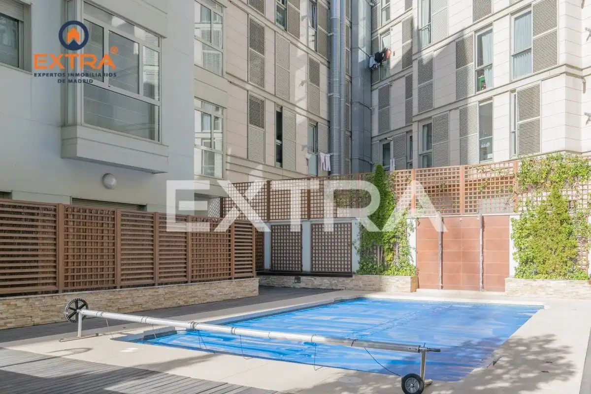Piscina de Apartament de lloguer en Madrid amb Aire condicionat, Calefacció i Traster