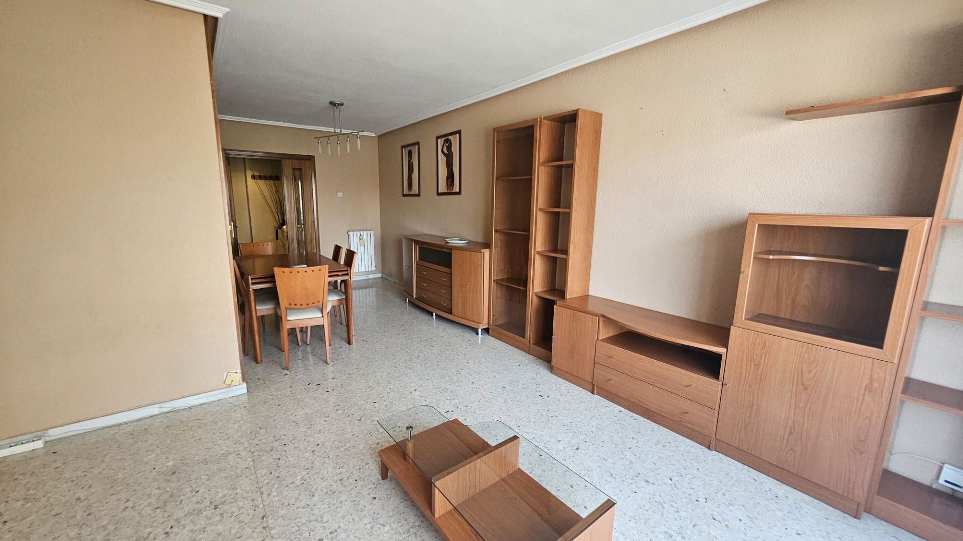 Sala d'estar de Pis de lloguer en  Zaragoza Capital amb Calefacció, Parquet i Moblat