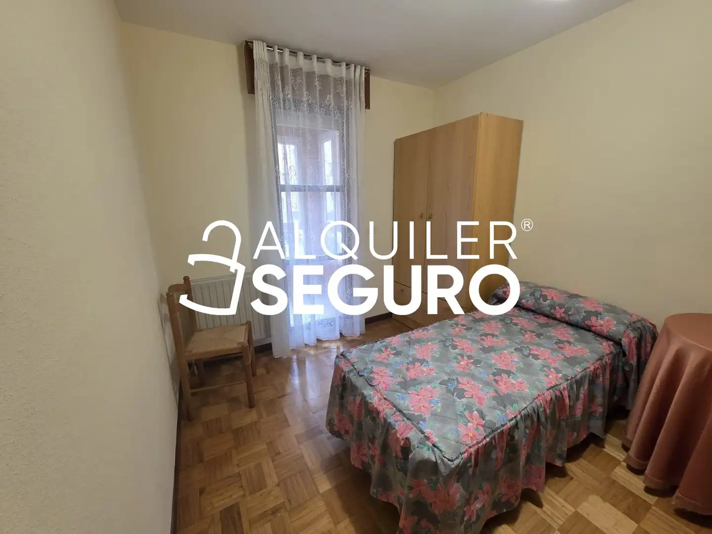 Dormitori de Pis de lloguer en Burgos amb Calefacció, Terrassa i Moblat