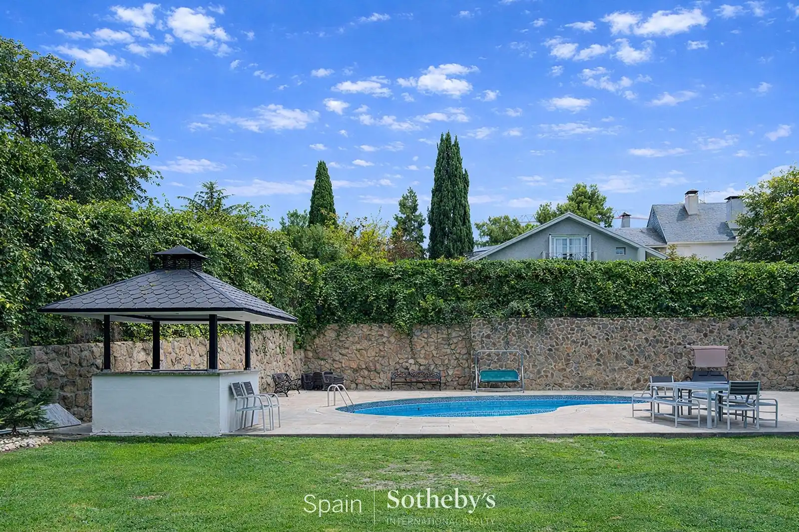 Piscina de Casa o xalet en venda en Madrid amb Aire condicionat, Jardí privat i Terrassa