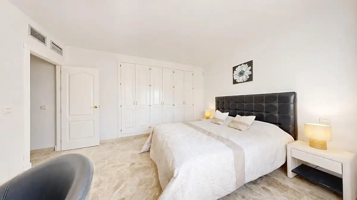 Dormitori de Àtic en venda en Marbella amb Aire condicionat, Jardí privat i Terrassa