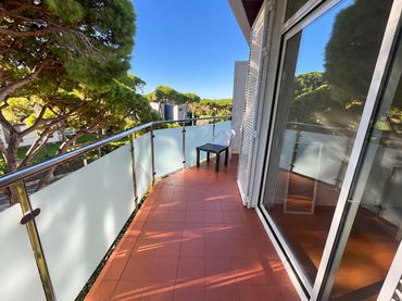 Penthouse with balcony to rent in Carrer 21 23