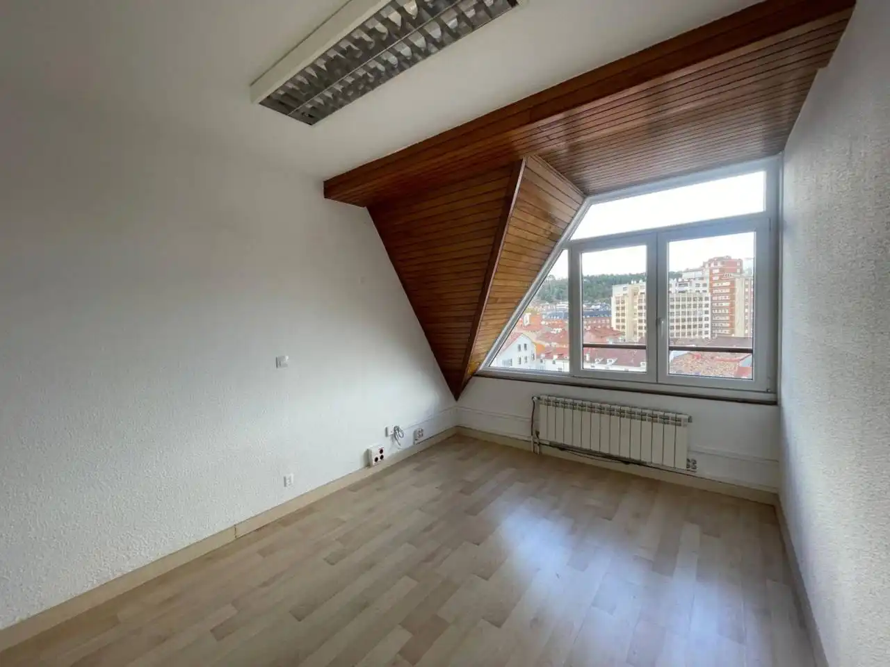 Büro zur Miete in Burgos mit Heizung