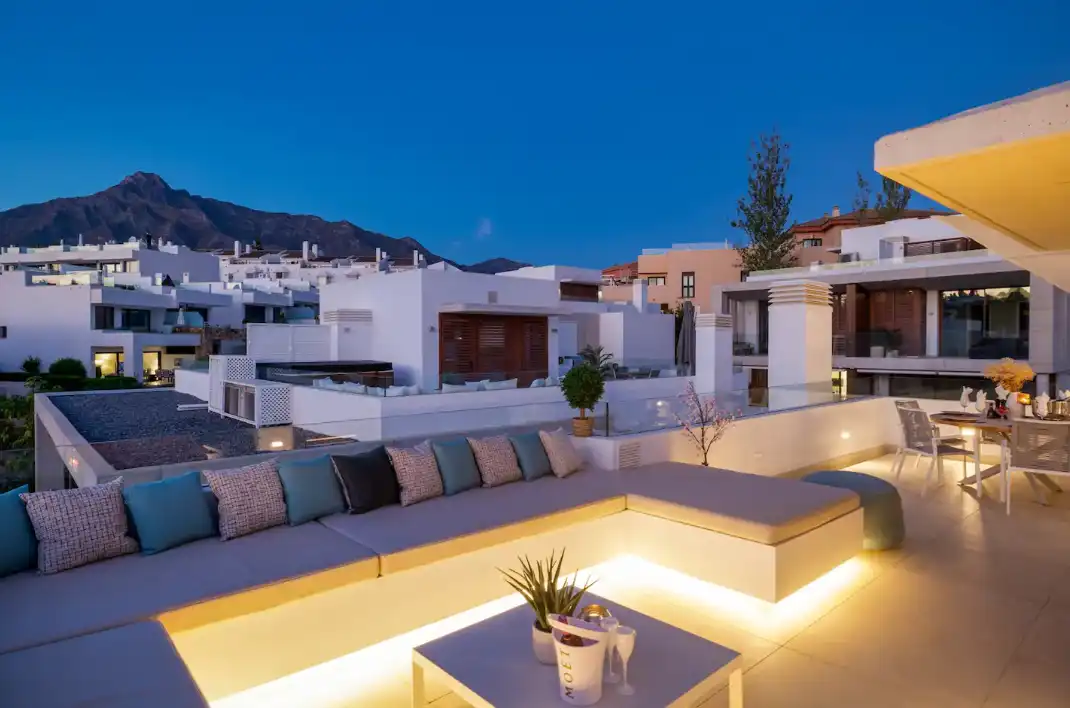 Terrassa de Casa adosada de lloguer en Marbella amb Aire condicionat, Calefacció i Jardí privat