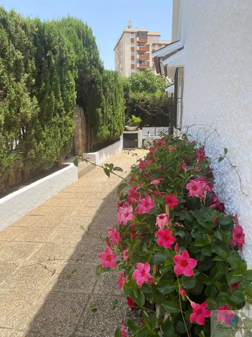 Chalet con piscina en venta en Castillo Sohail - Myramar, imagen 10